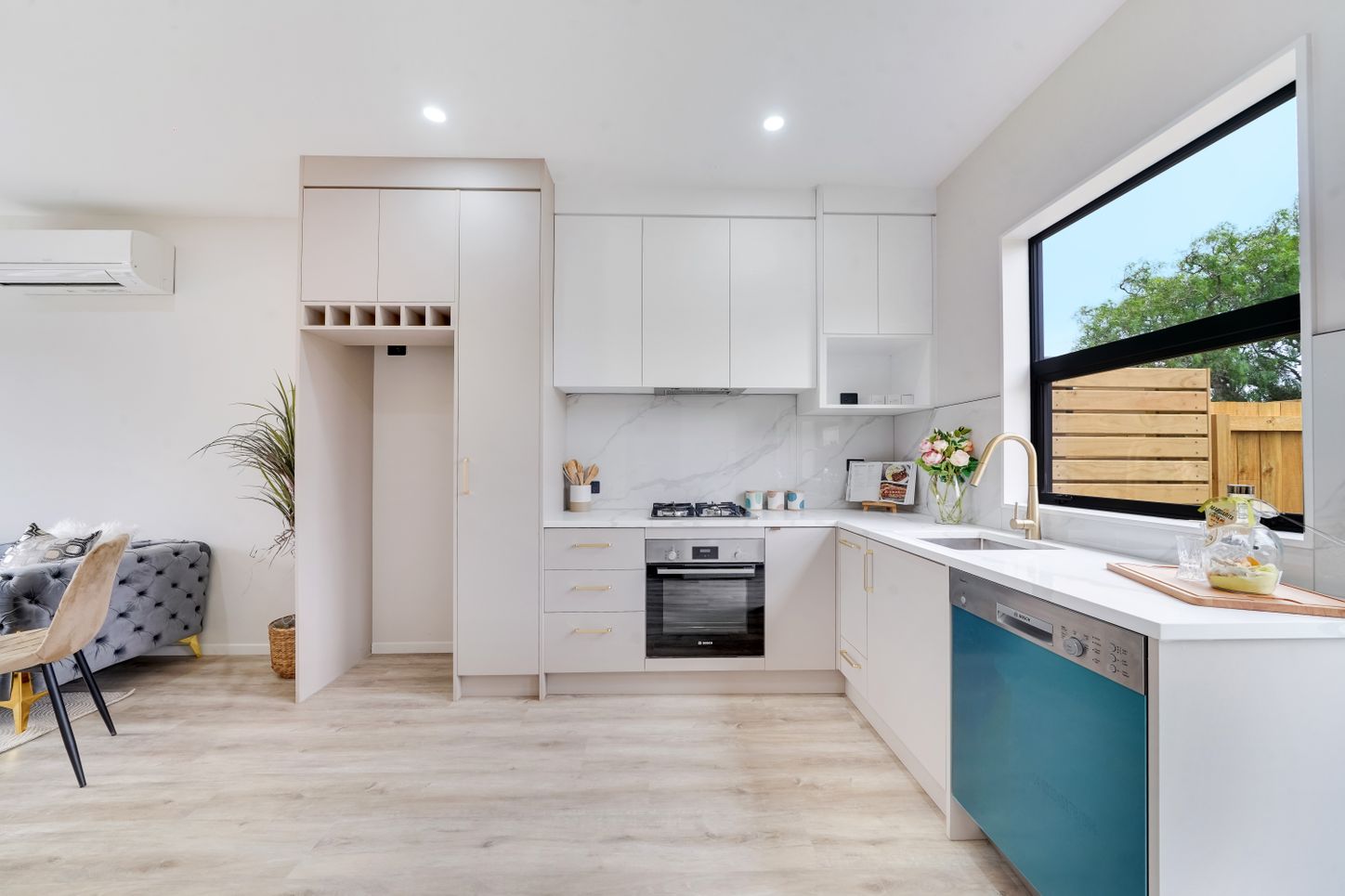 c54d71cf-72fa-4b1f-94a1-d1213396ed96